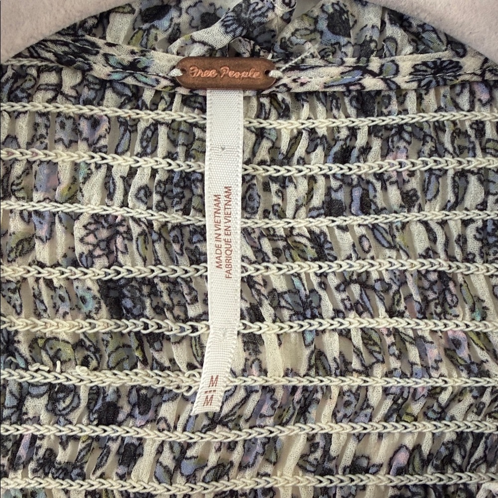Free People Lela Blouse Blue Floral
Pattern Button Front SZ M - Picture 6 of 8
